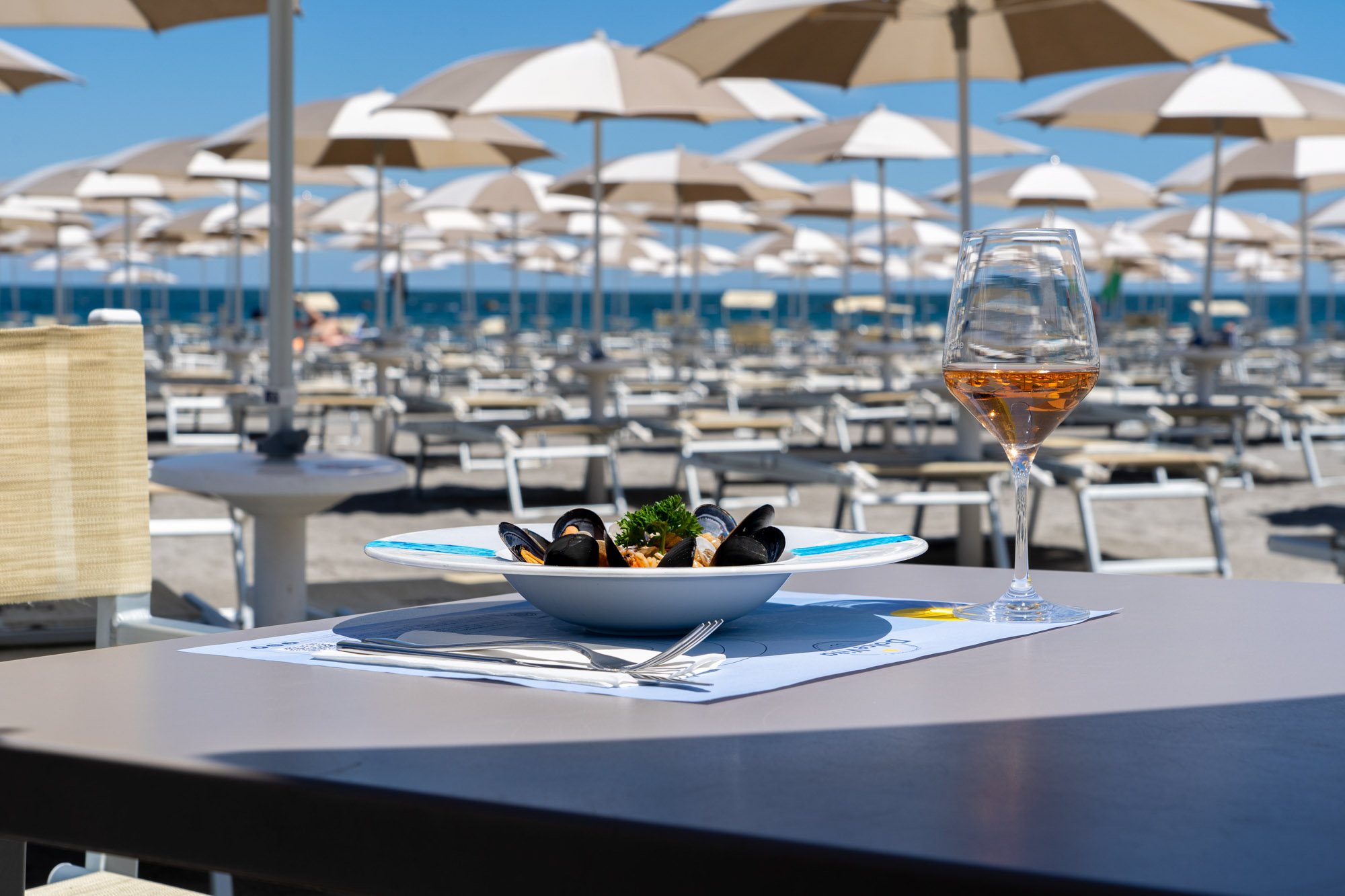 Dîner avec vue sur la mer ou dans le restaurant ?