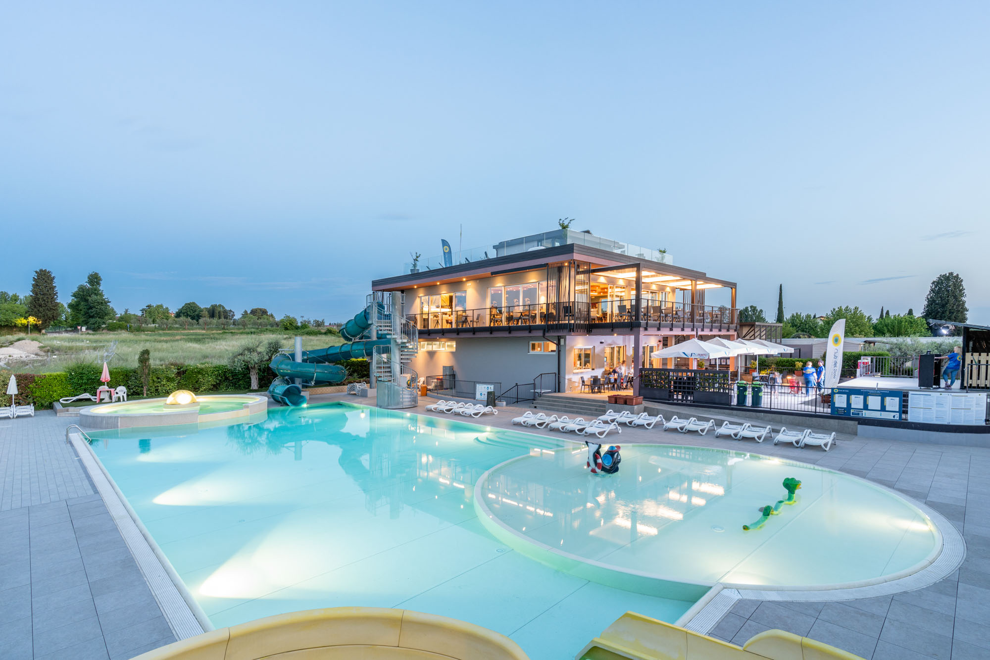 Pool opening hours