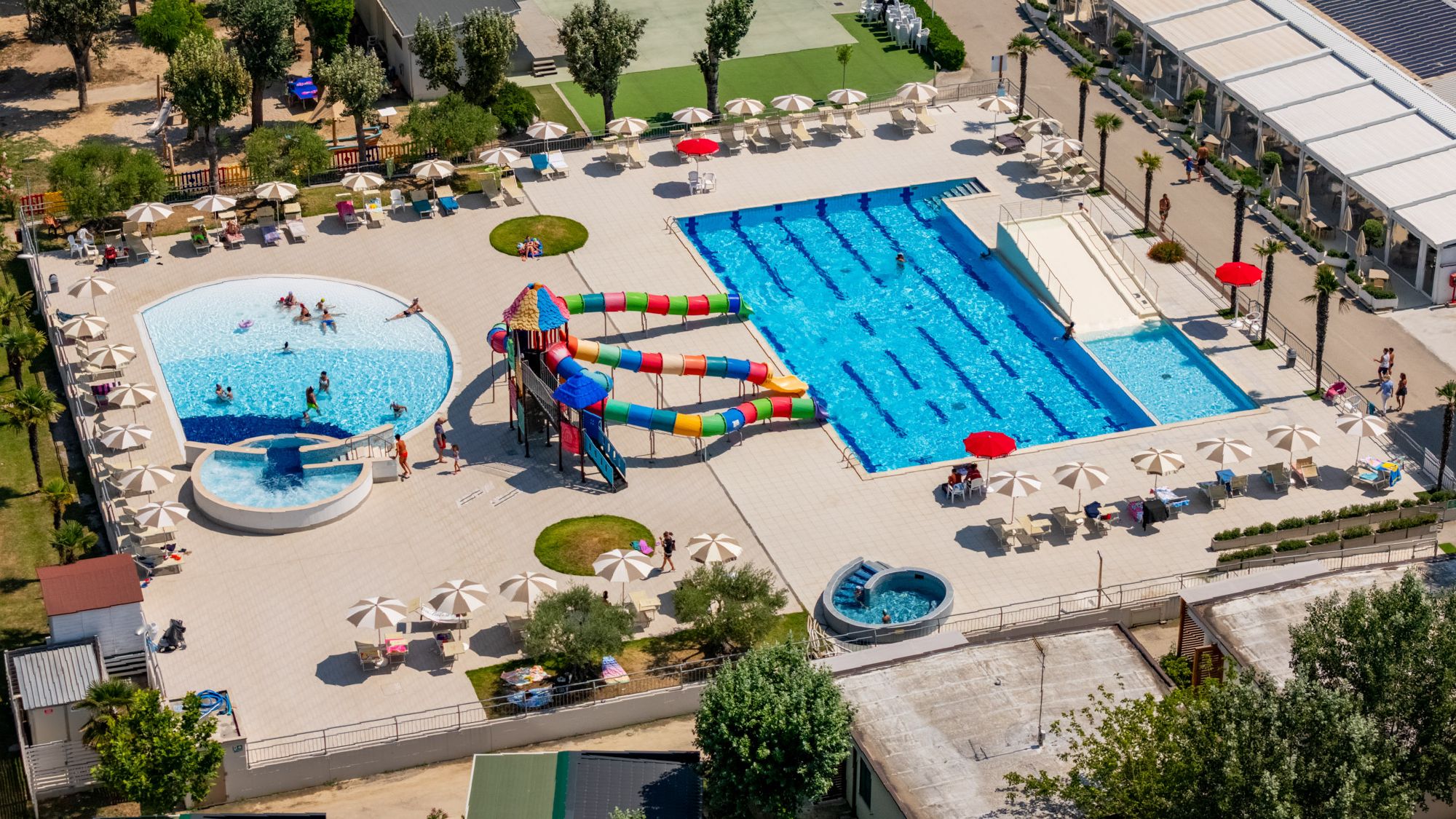 background image Basen&hellip; czy park wodny?