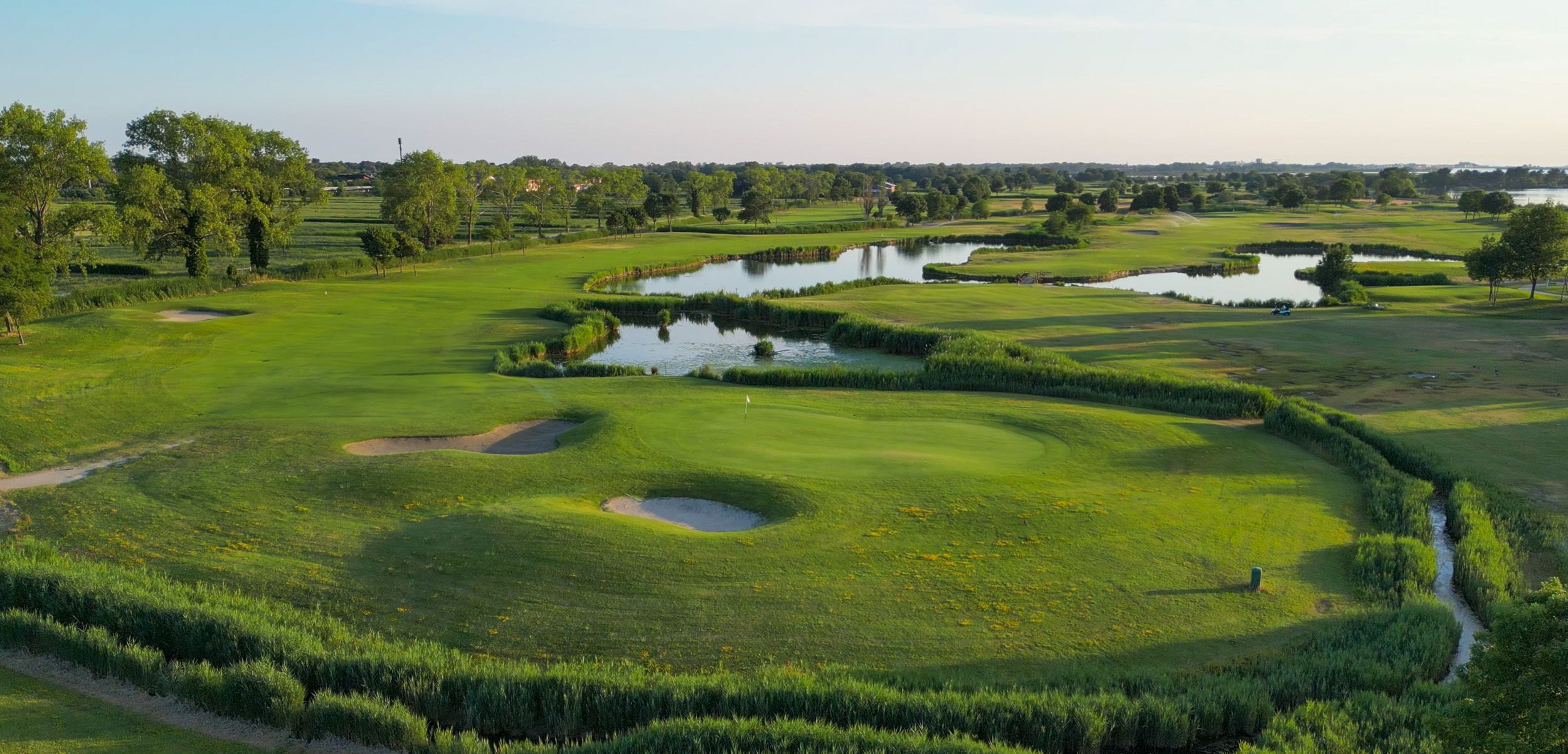 background image Golf sulla laguna