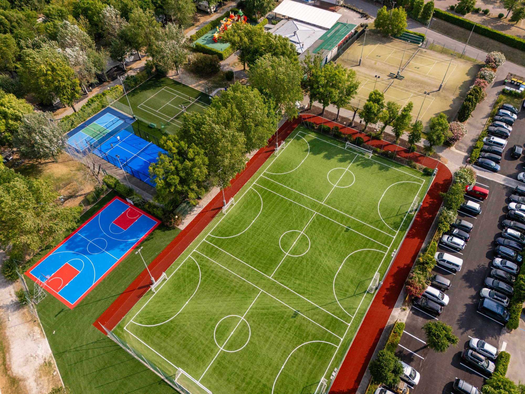 Tennis, football ou basket-ball?