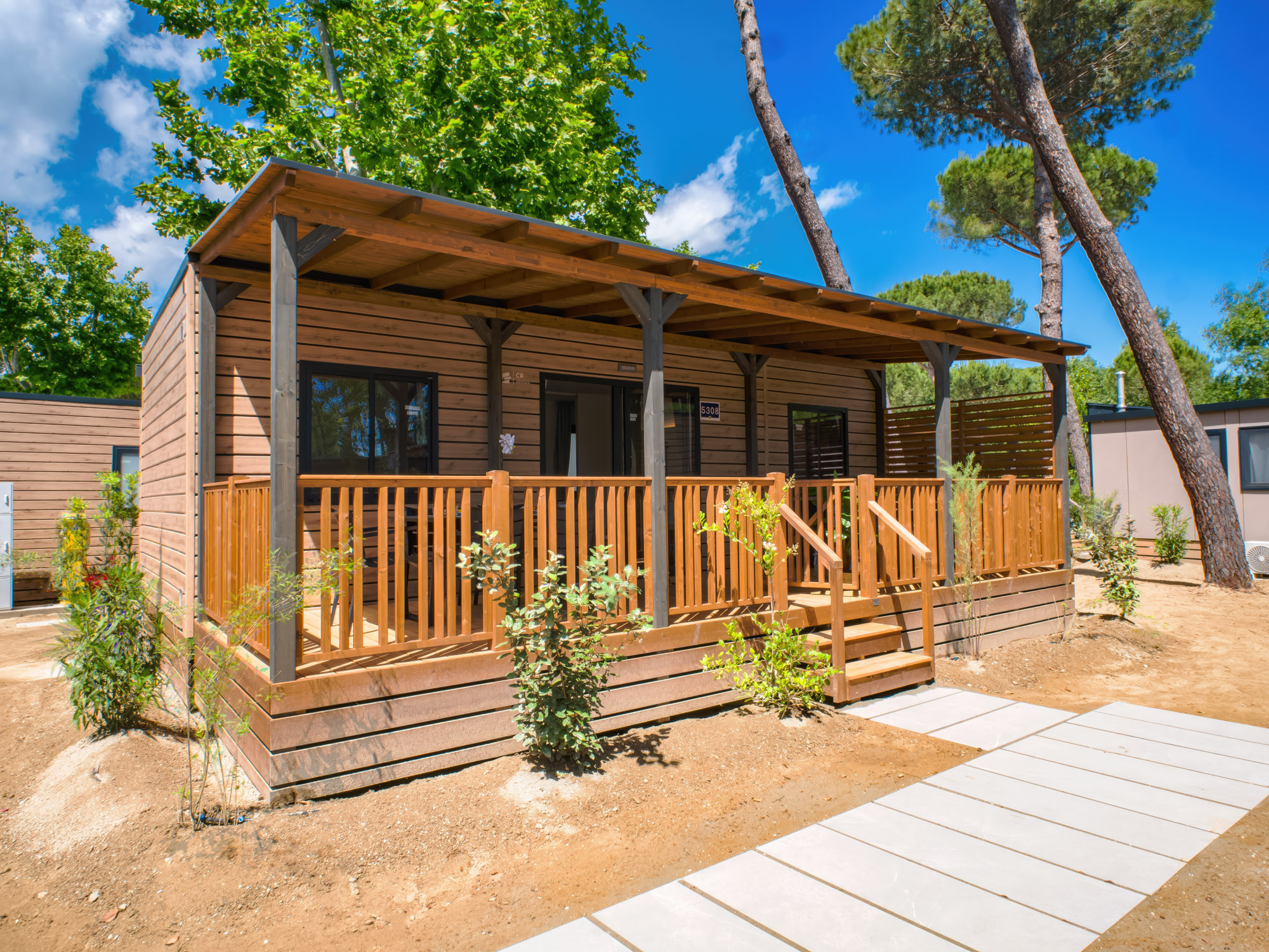 Unter einem Dach zu schlafen, war noch nie so… <span class='gold'>lustig</span>!